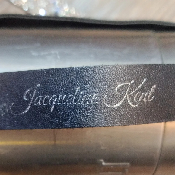 Stylish Silver and Black Water Bottle with Geometric Design - Picture 2 of 10